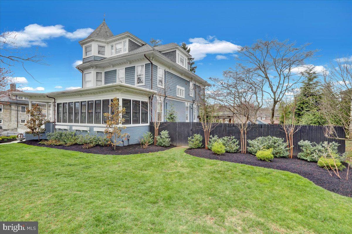 1245 Delaware Avenue photo 5