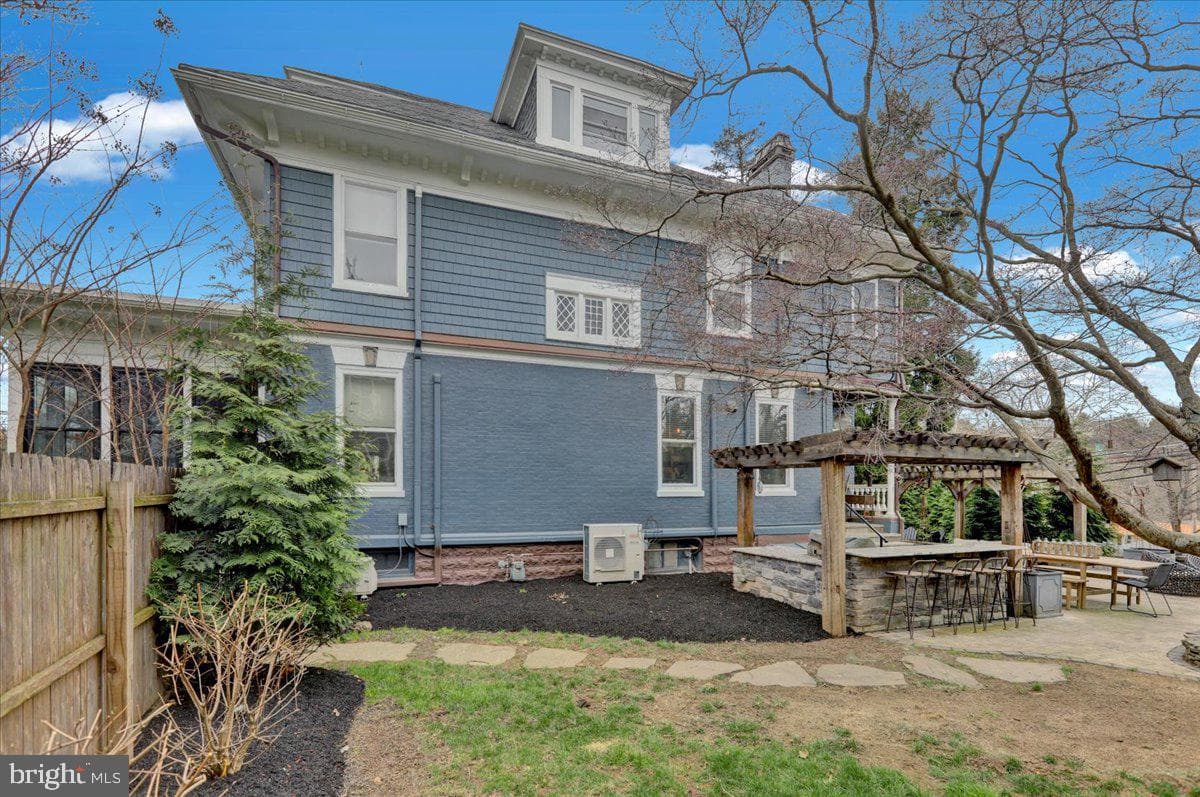 1245 Delaware Avenue photo 6