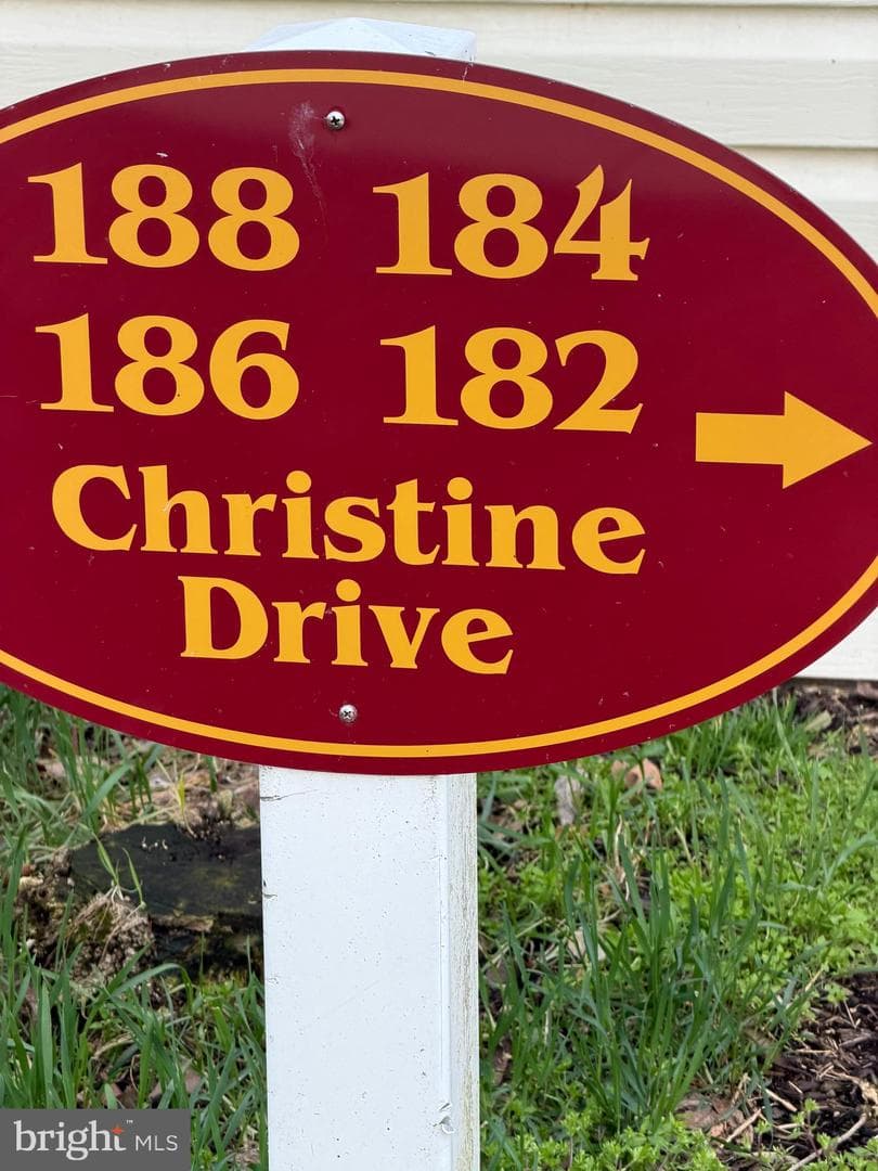 182 Christine Drive photo 17