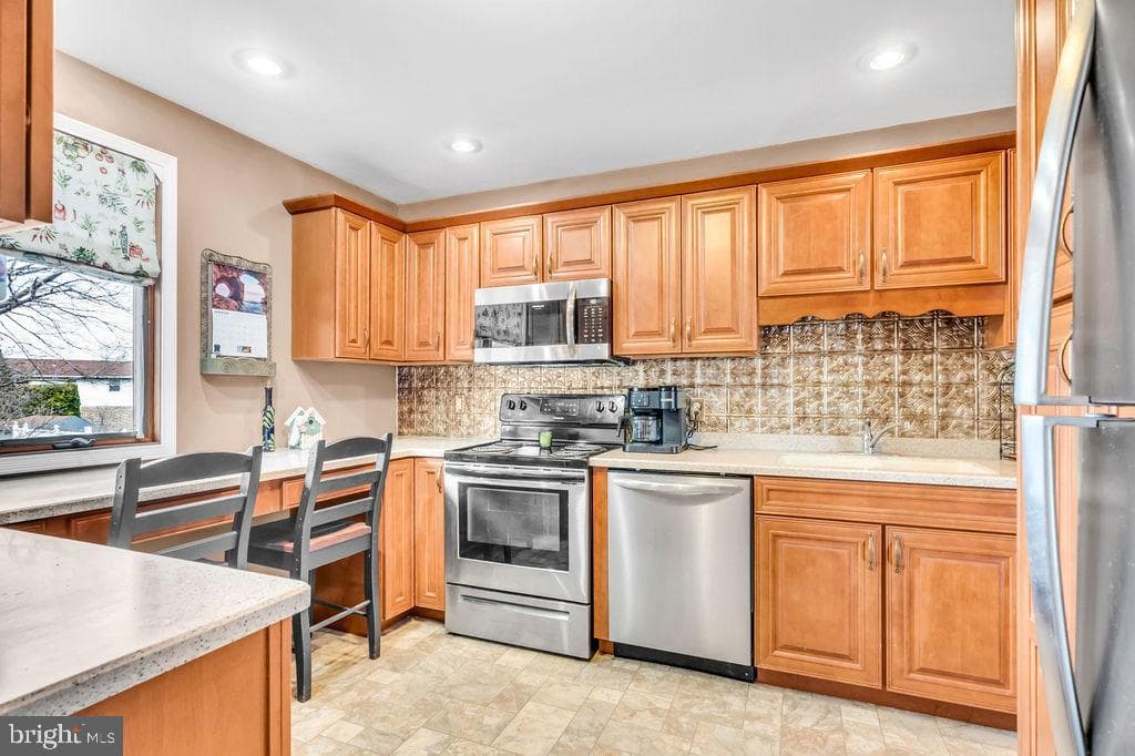 672 W Spring Street photo 11