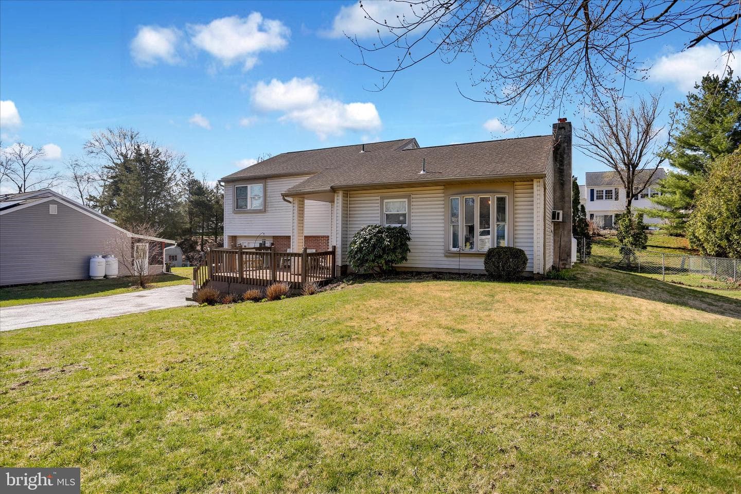 6104 Jefferson Drive photo 2