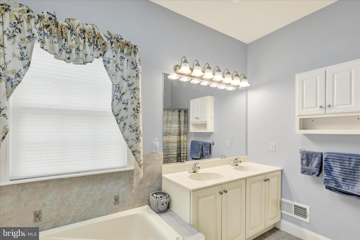 162 N Cacoosing Drive photo 24