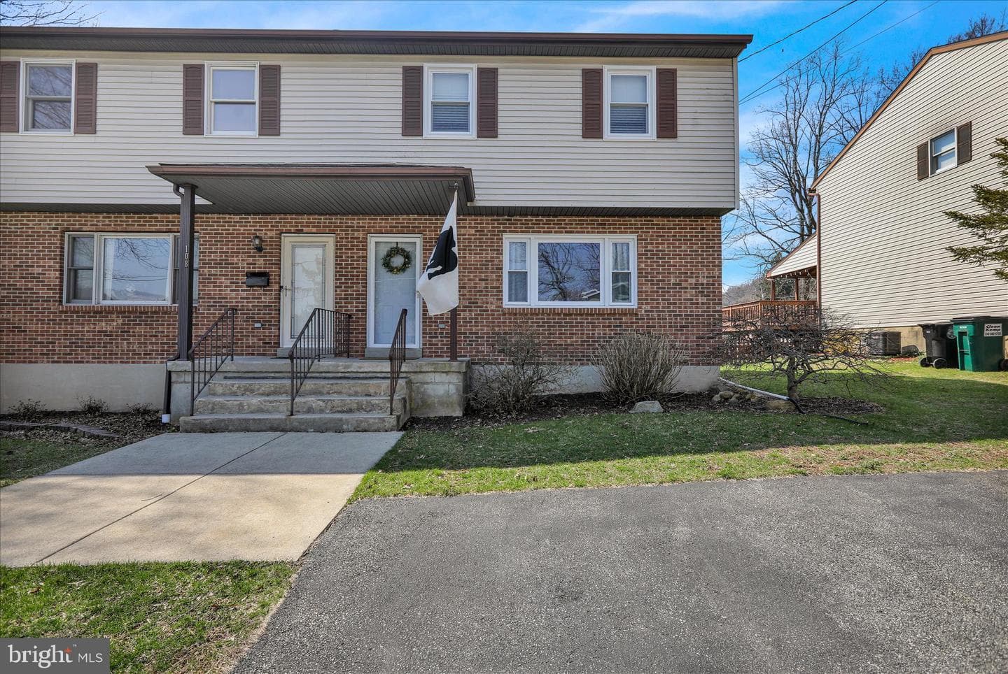 106 Oak Lane photo 2