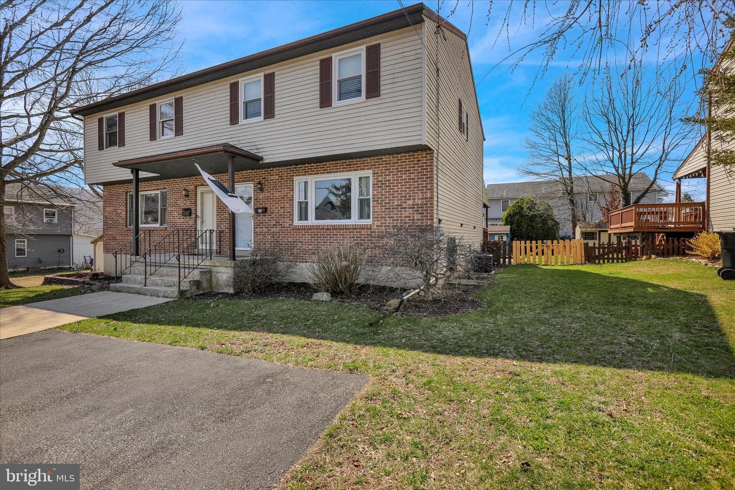 106 Oak Lane photo 3