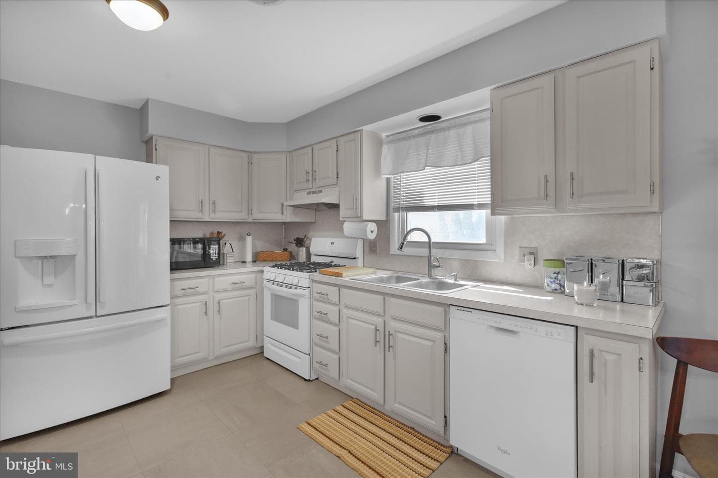 106 Oak Lane photo 9