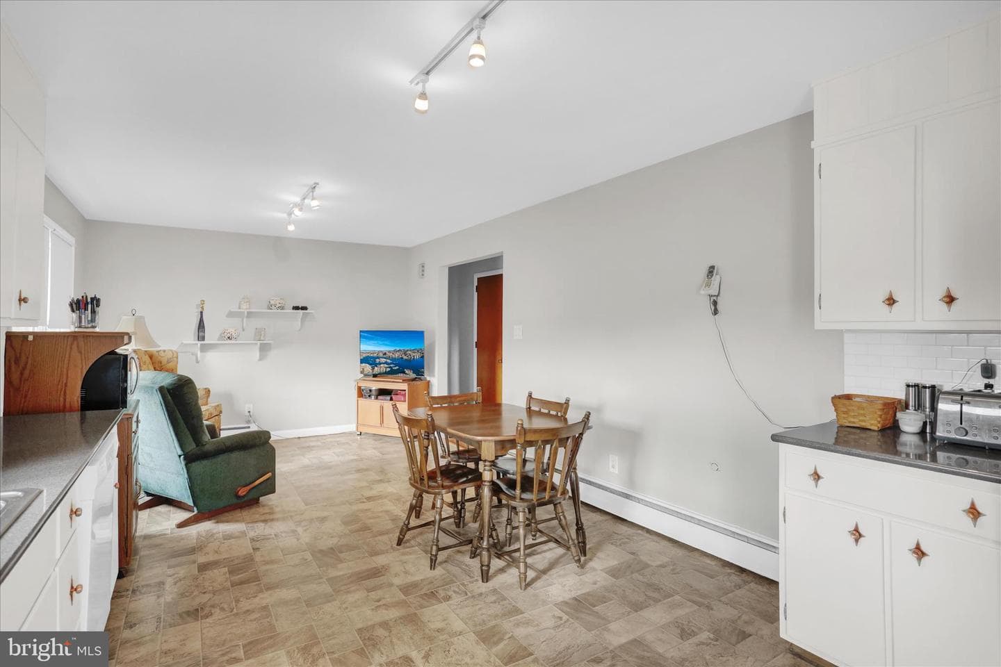 227 W Neversink Road photo 19