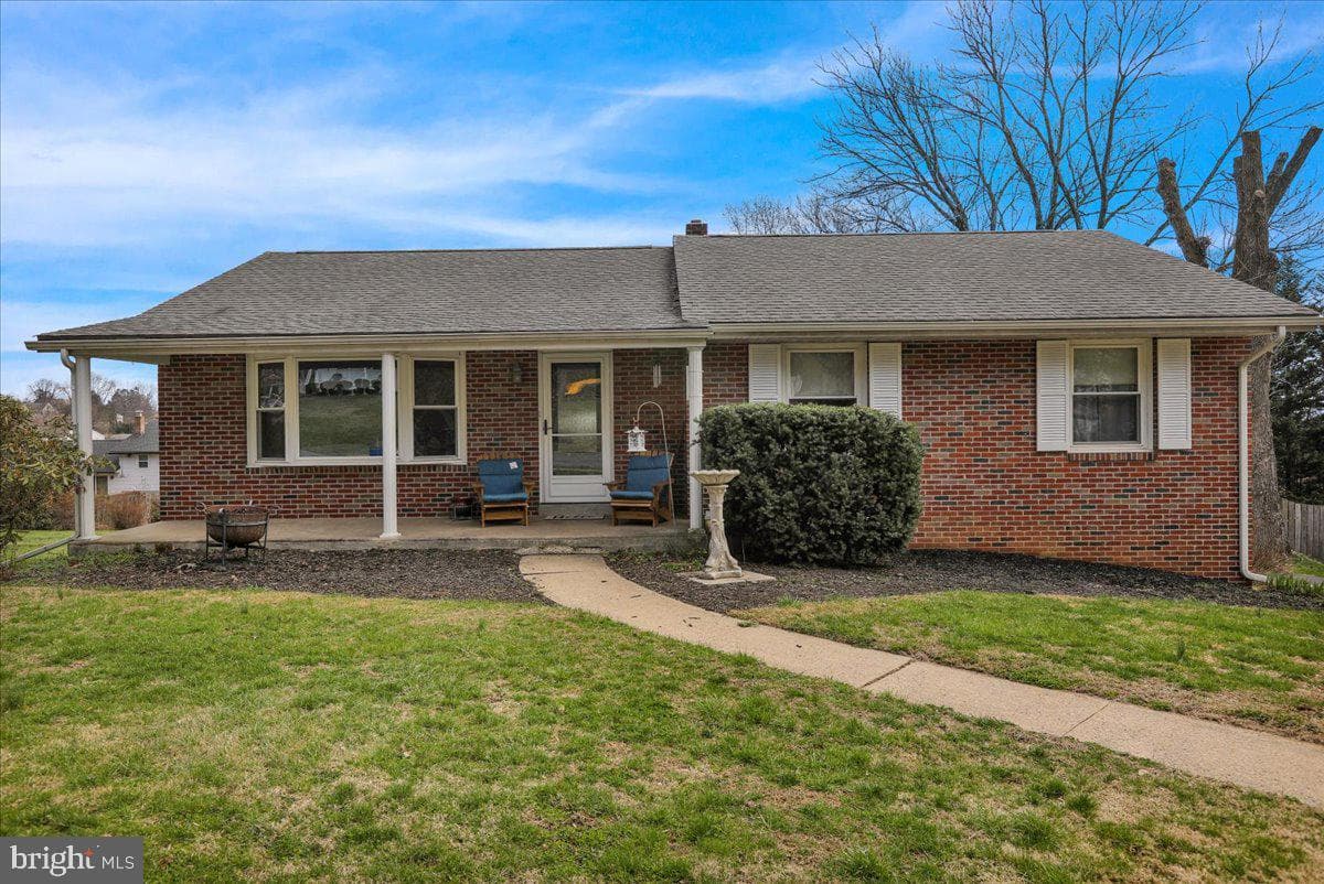 227 W Neversink Road photo 2