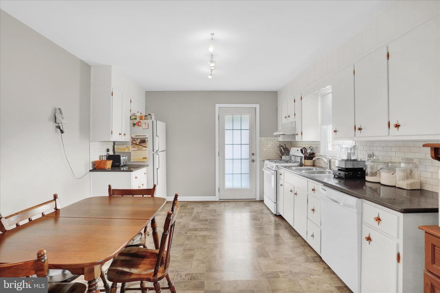 227 W Neversink Road photo 20