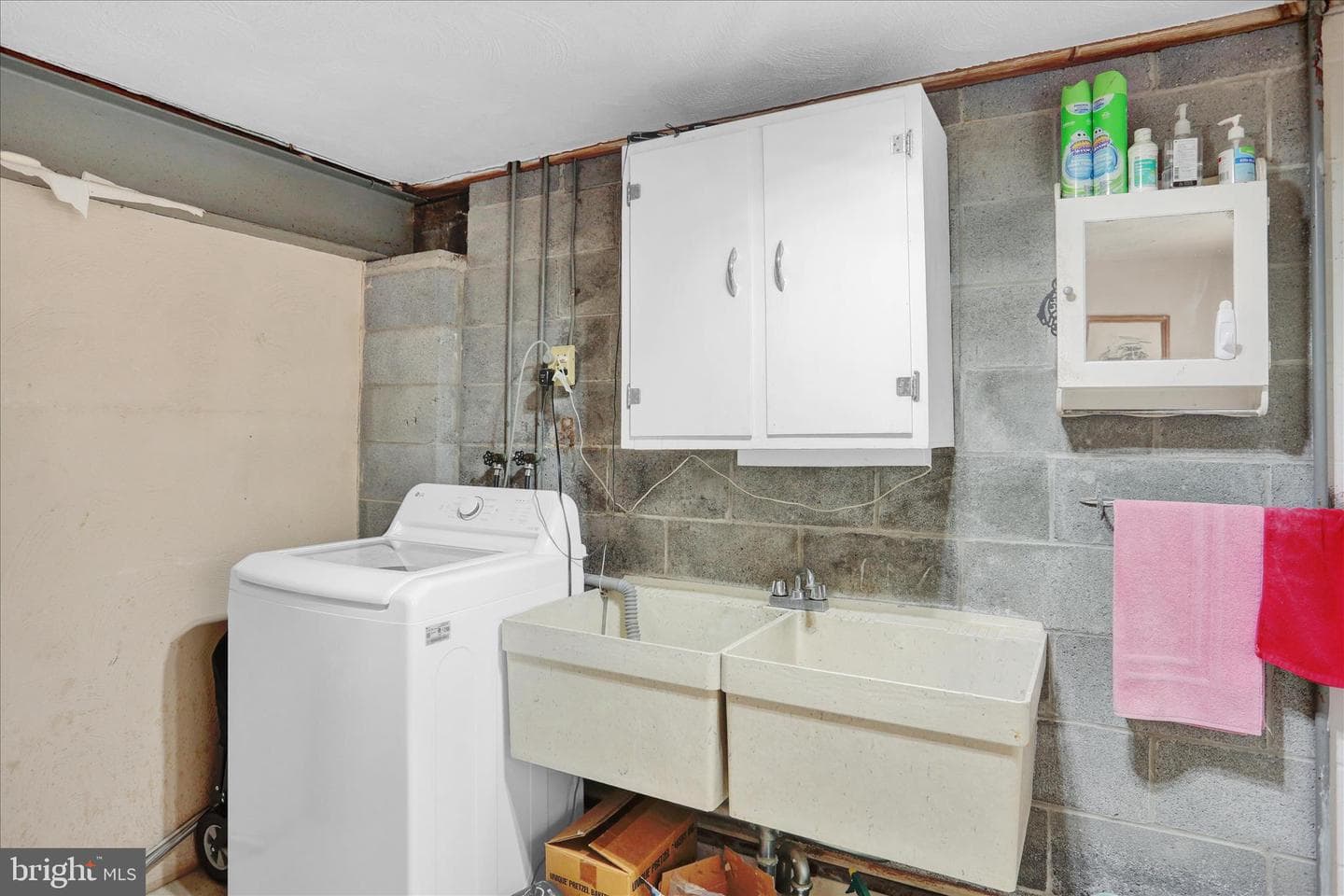 227 W Neversink Road photo 28