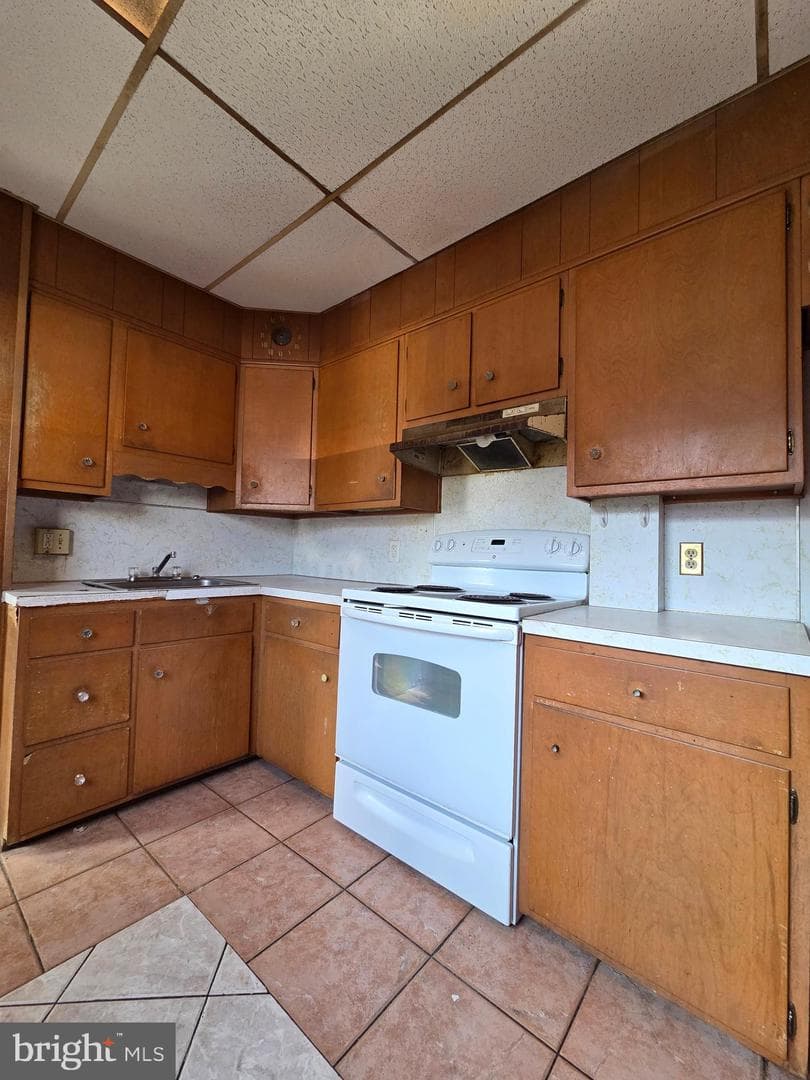 333 S 17th 1/2 photo 14