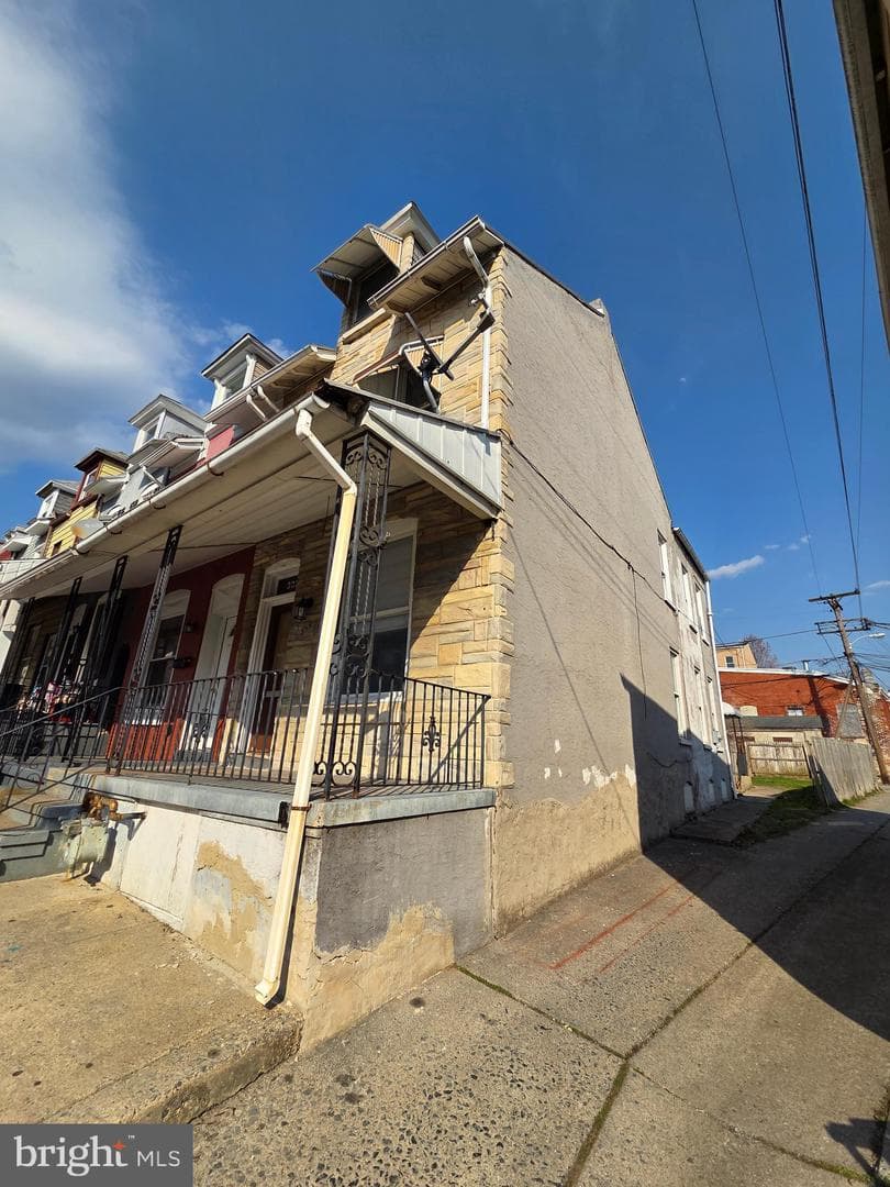 333 S 17th 1/2 photo 2