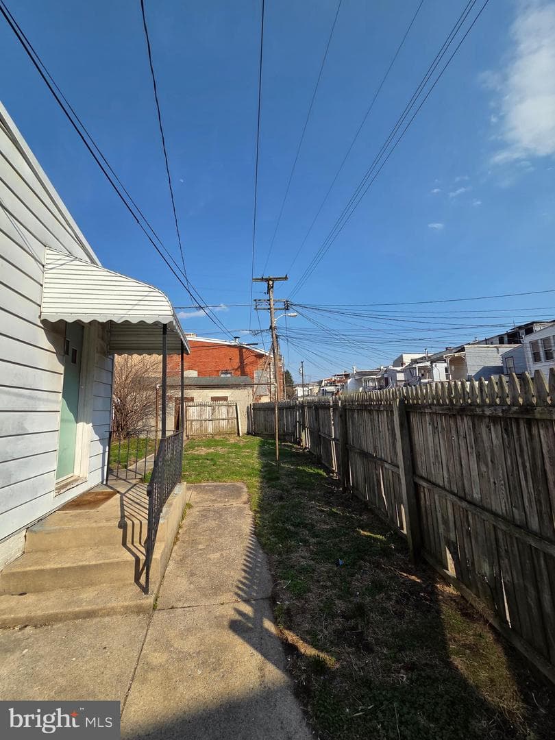 333 S 17th 1/2 photo 3