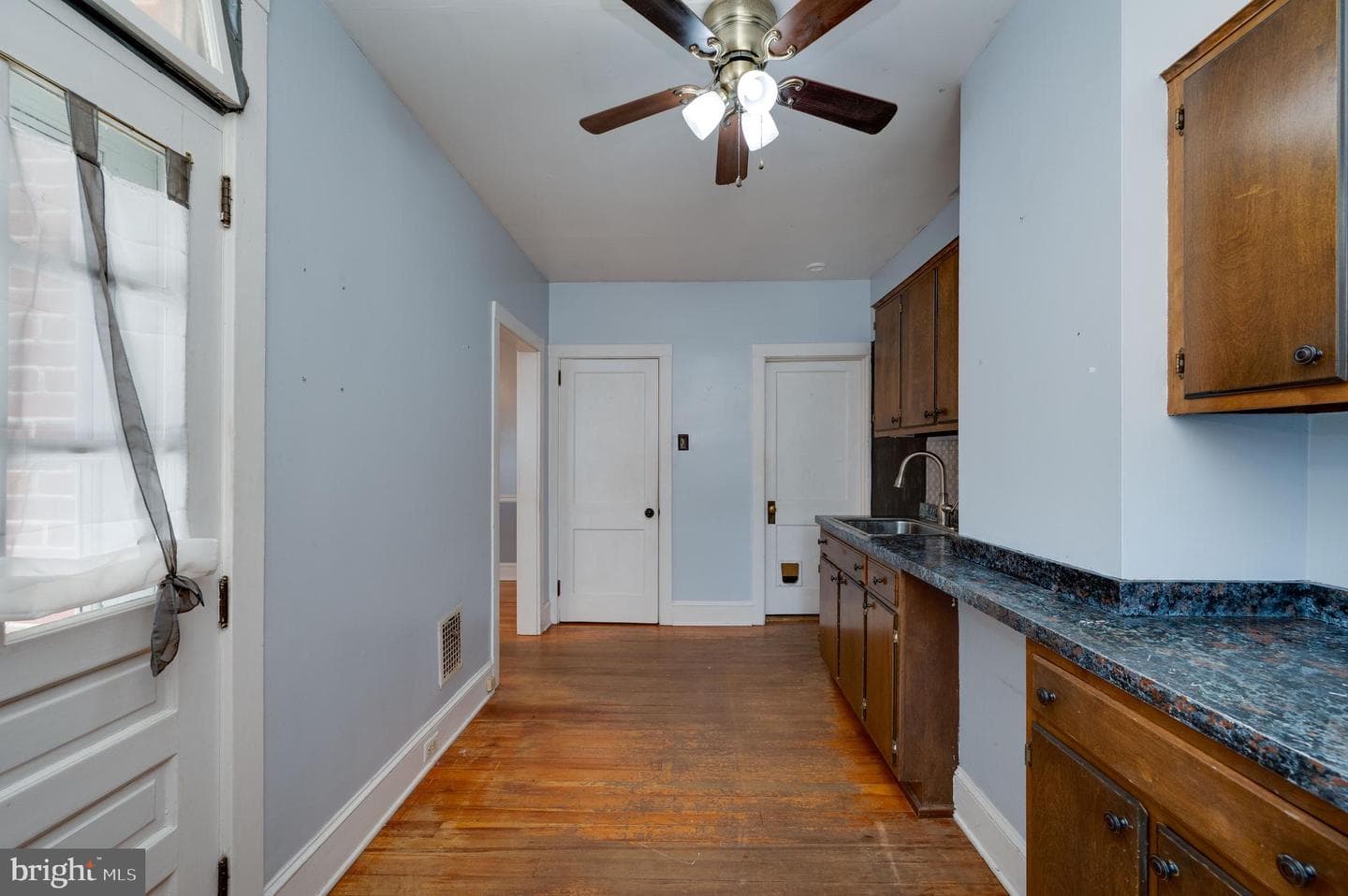 7 Marshall Avenue photo 16