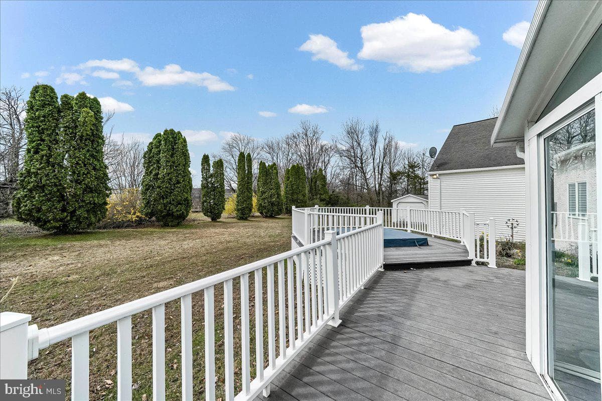 26 Sapphire Lane photo 32