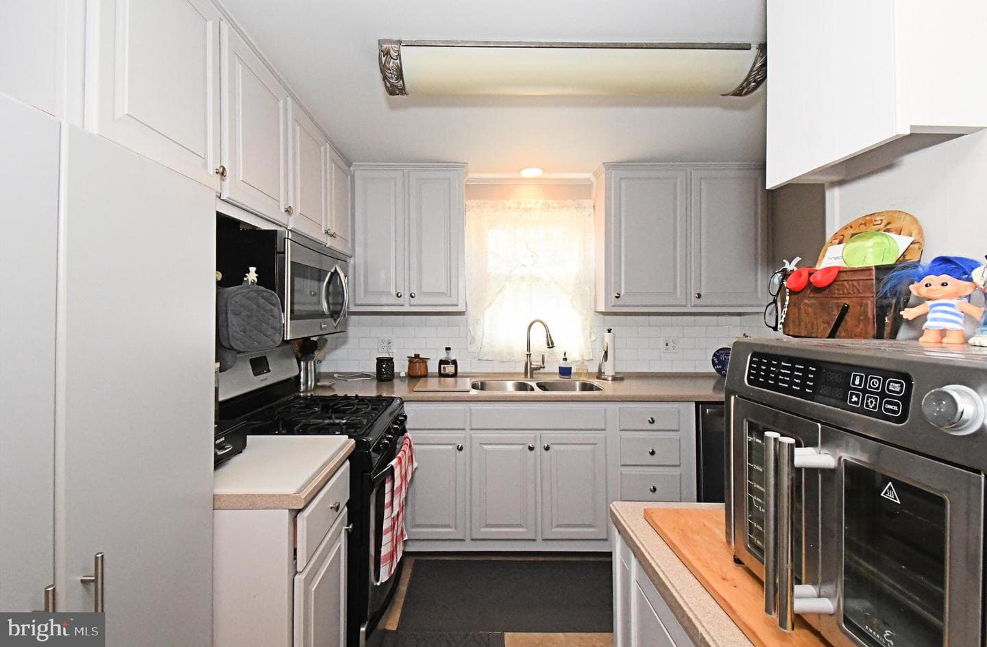 511 Freehall Street photo 17