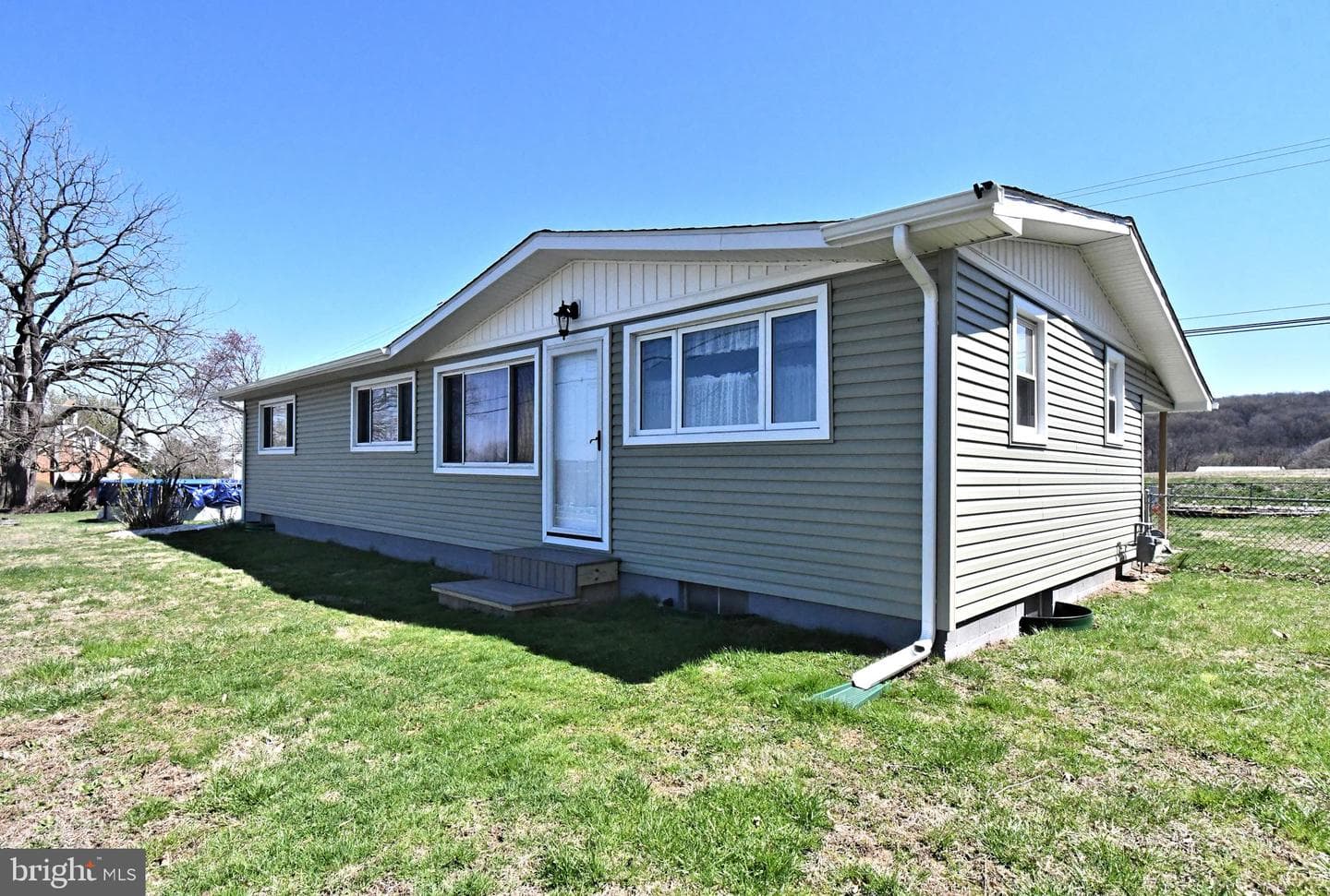 511 Freehall Street photo 2