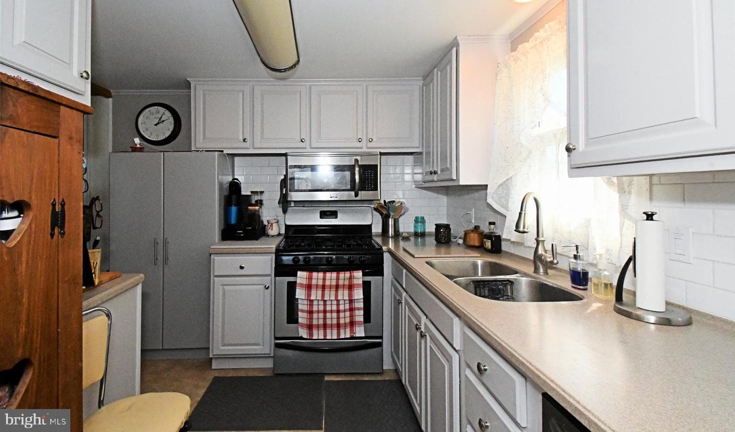 511 Freehall Street photo 22