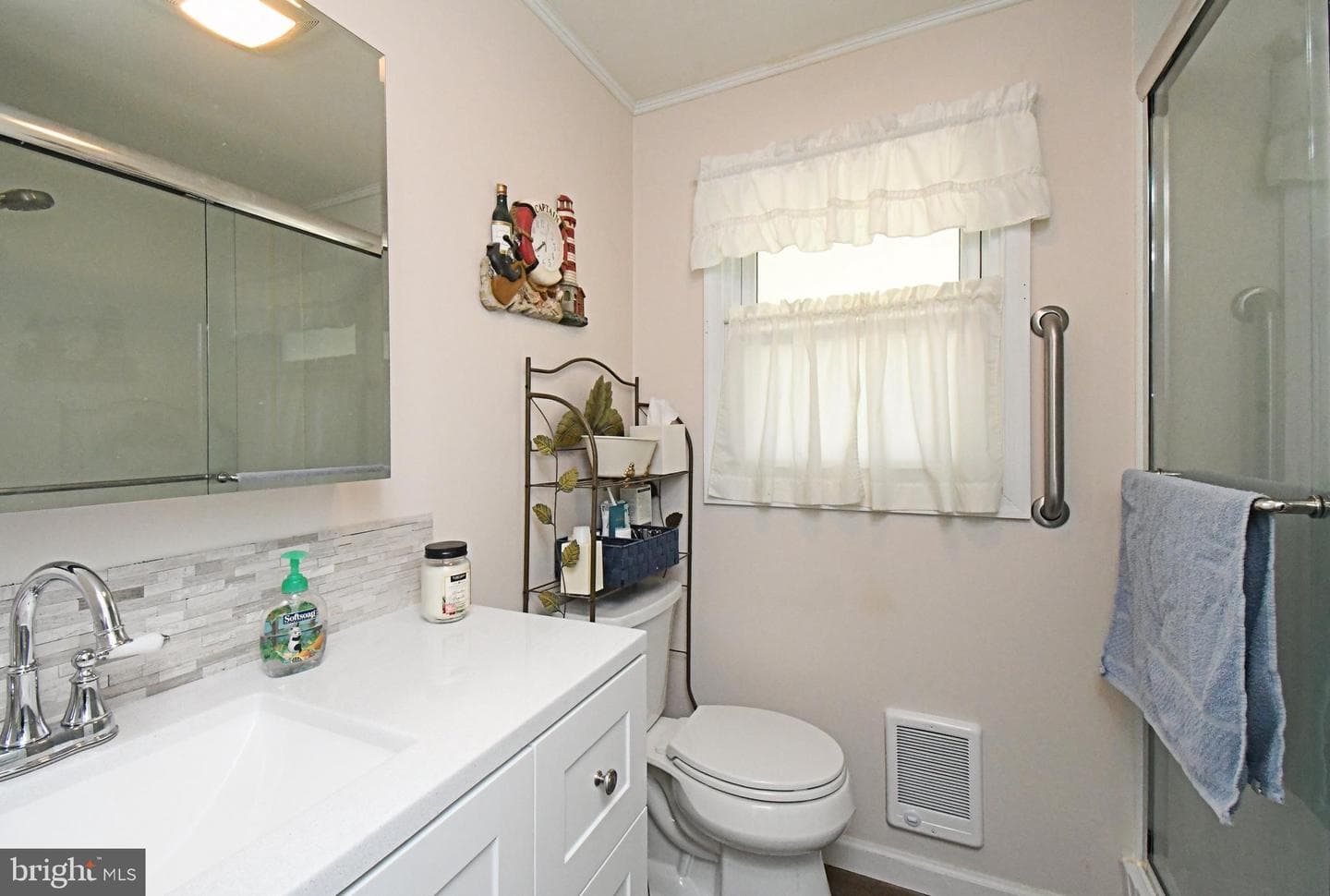 511 Freehall Street photo 33