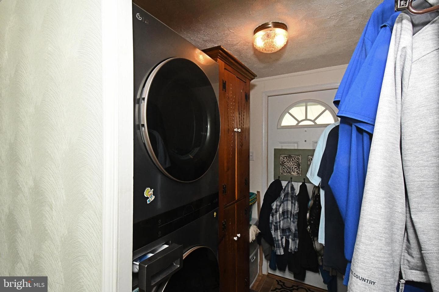 511 Freehall Street photo 34