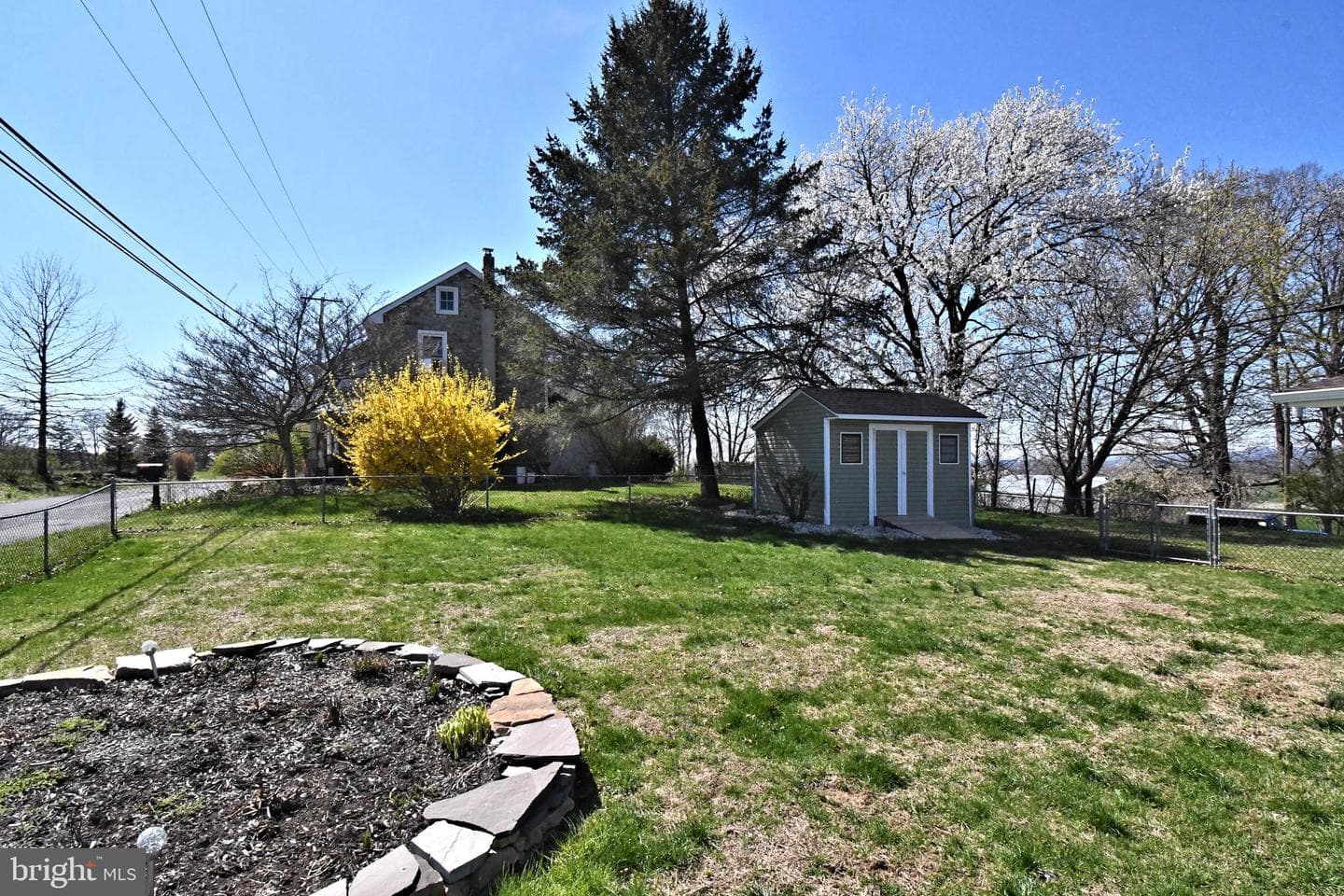 511 Freehall Street photo 47