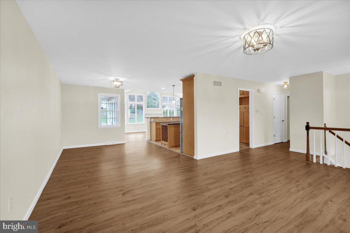 2 Courtleigh Place photo 4