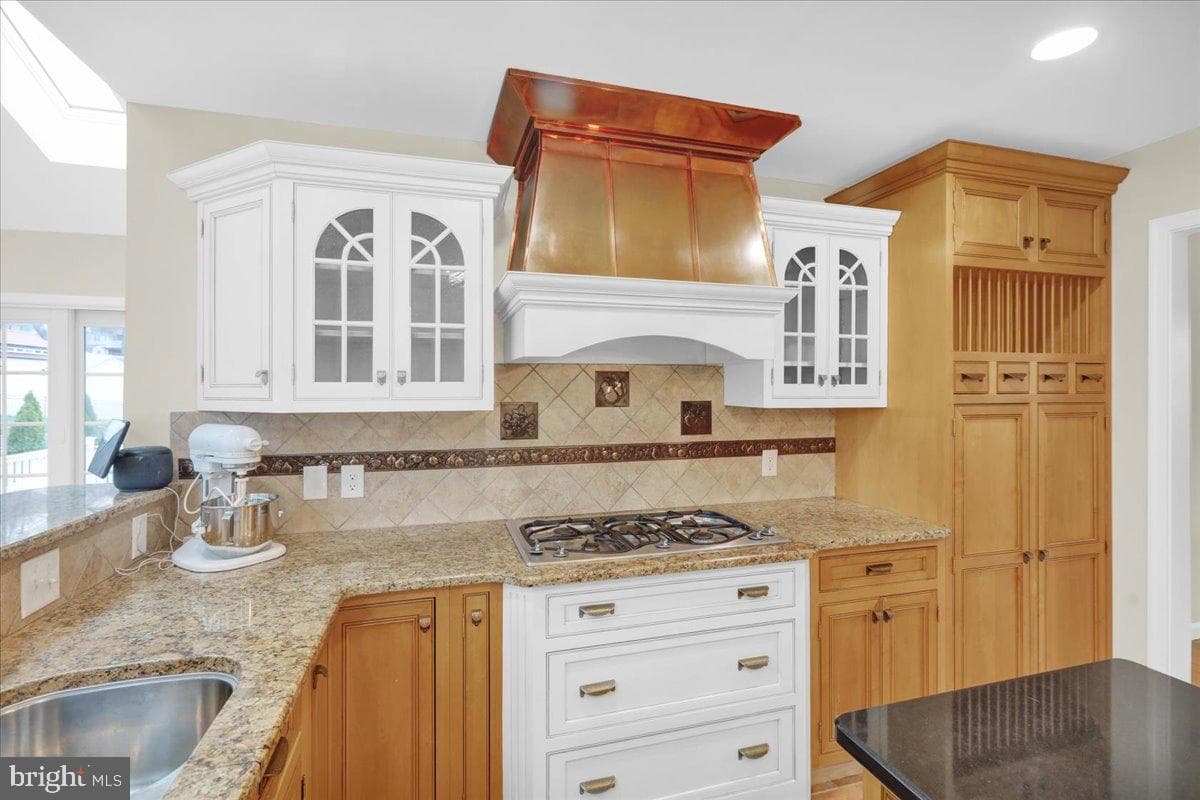 2 Courtleigh Place photo 7