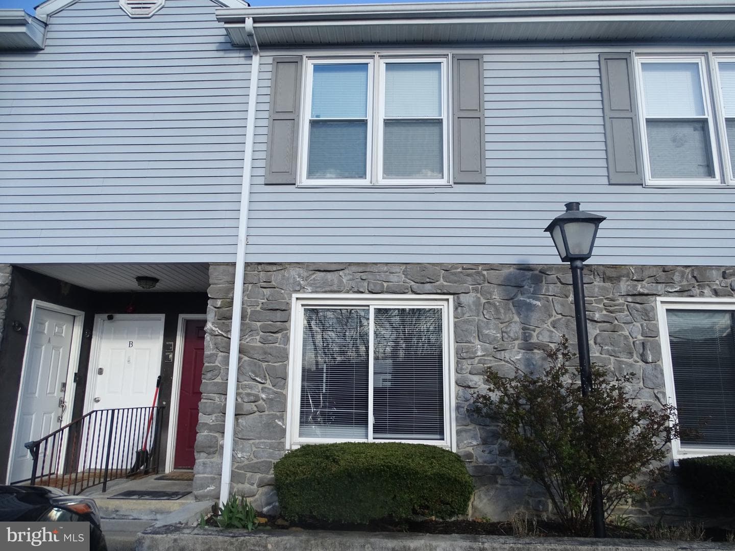 711 Hill #d photo 1