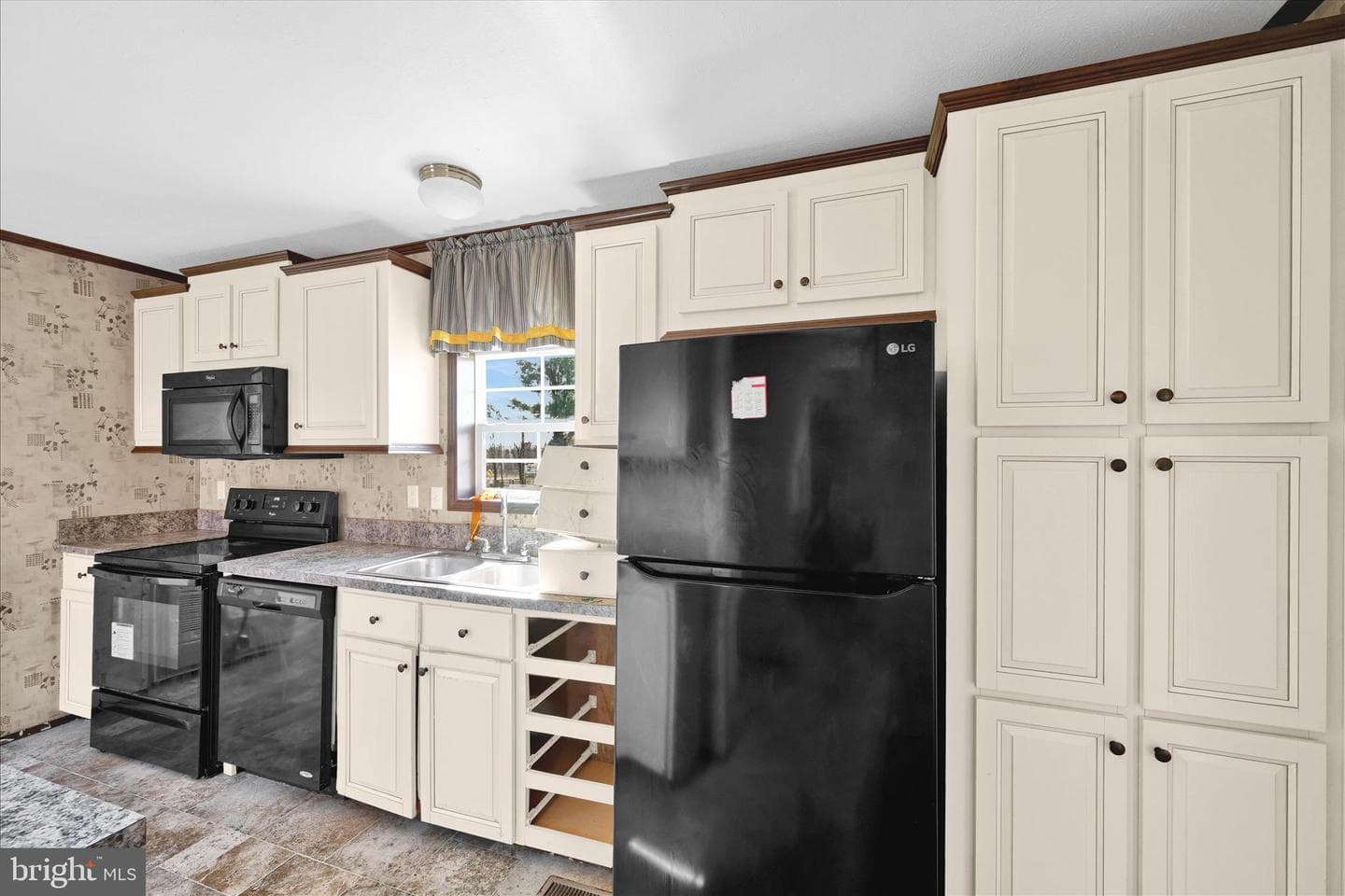 571 Schubert Road photo 18