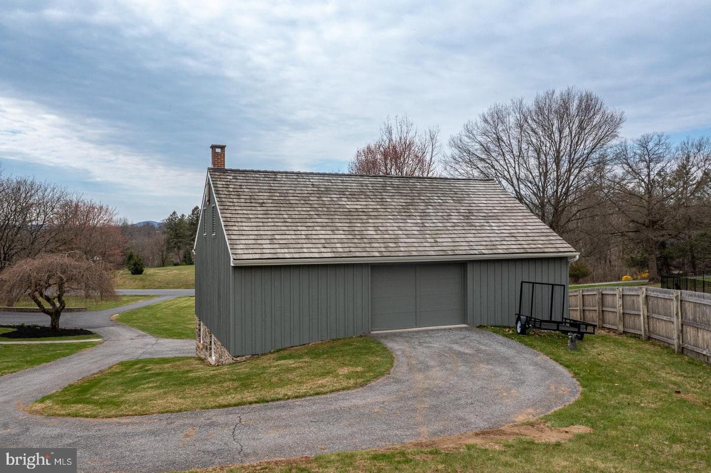 566 Scenic Drive photo 11