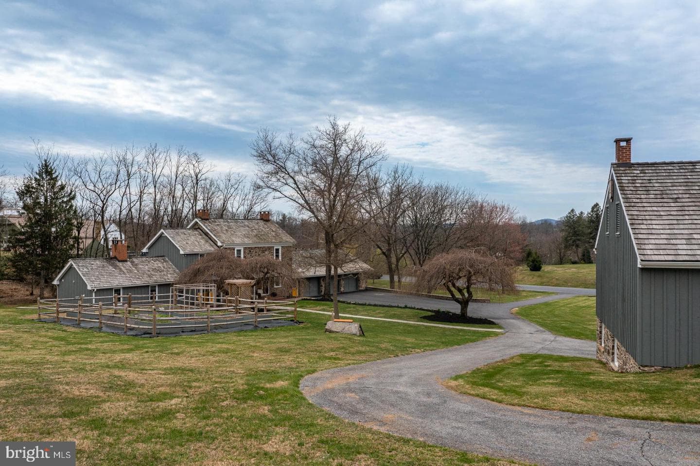 566 Scenic Drive photo 12