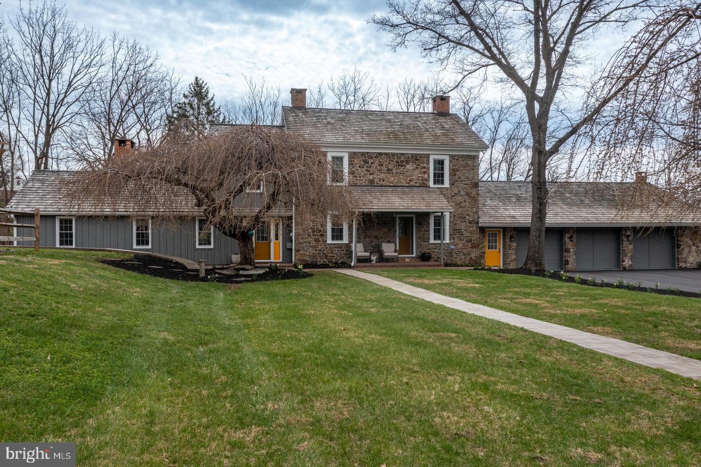 566 Scenic Drive photo 3