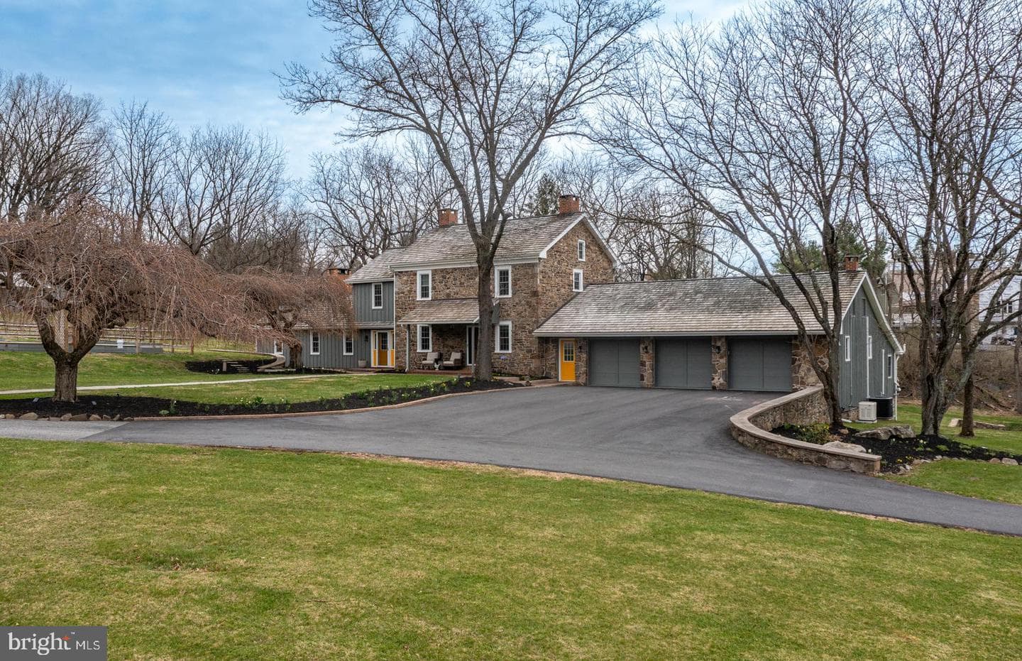 566 Scenic Drive photo 4
