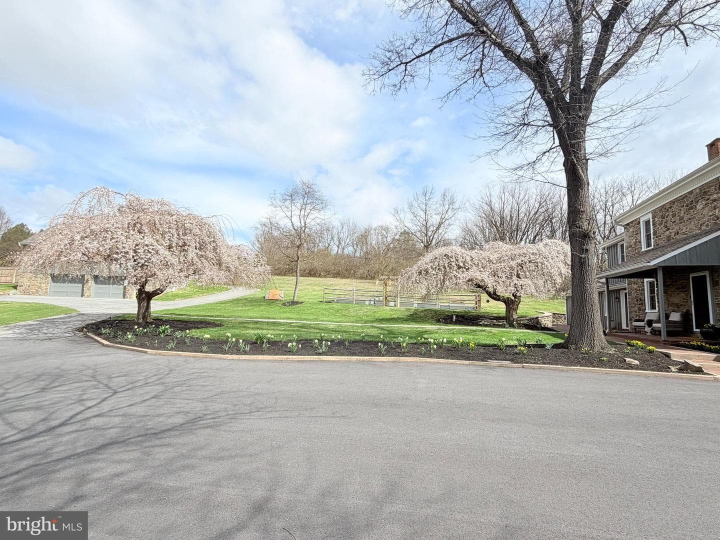 566 Scenic Drive photo 8