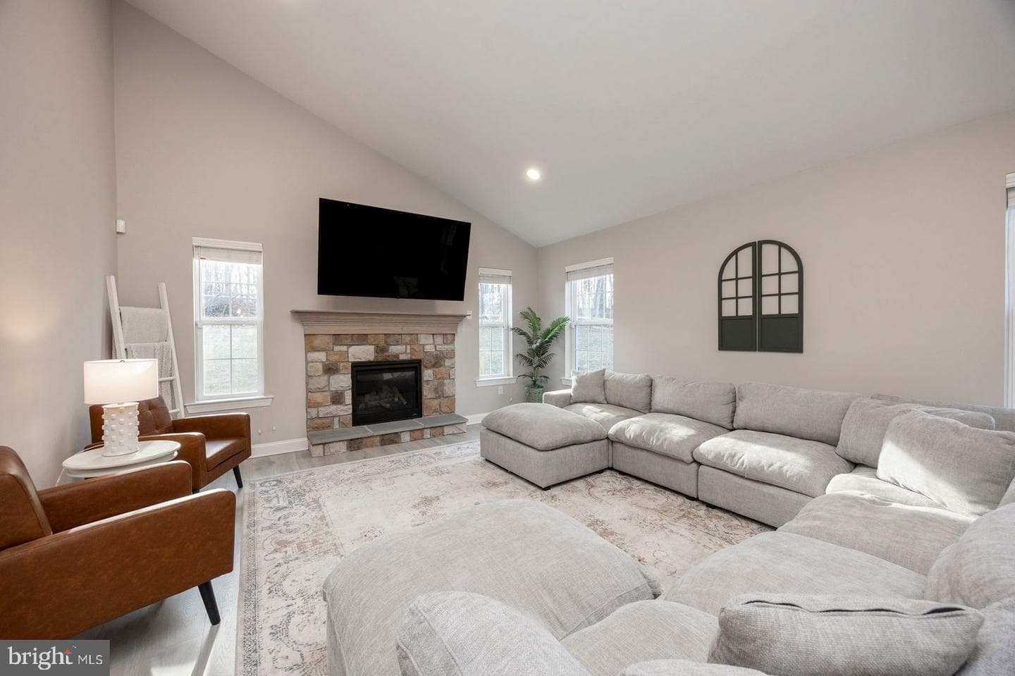 318 Douglass Drive photo 12