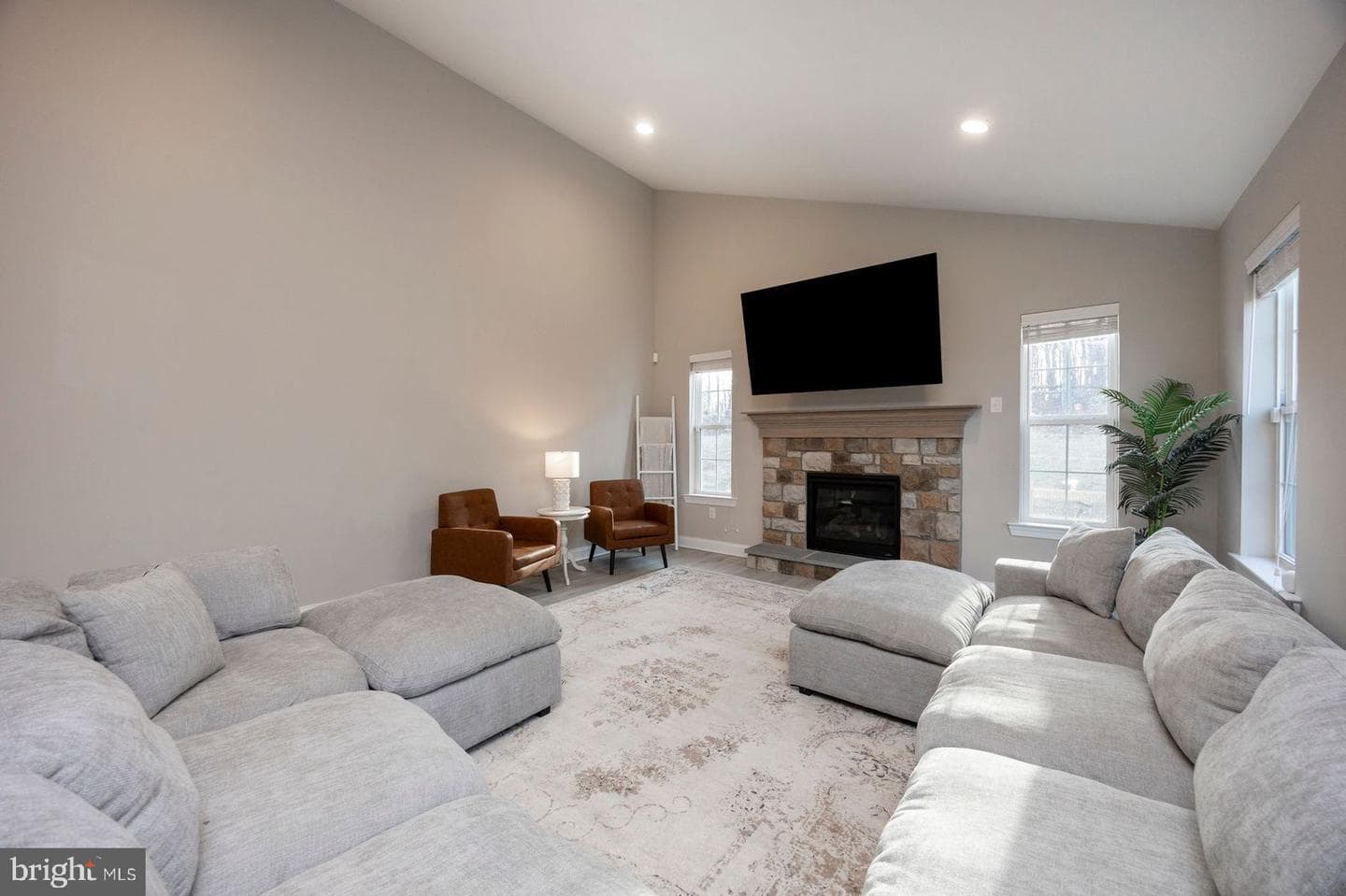 318 Douglass Drive photo 13