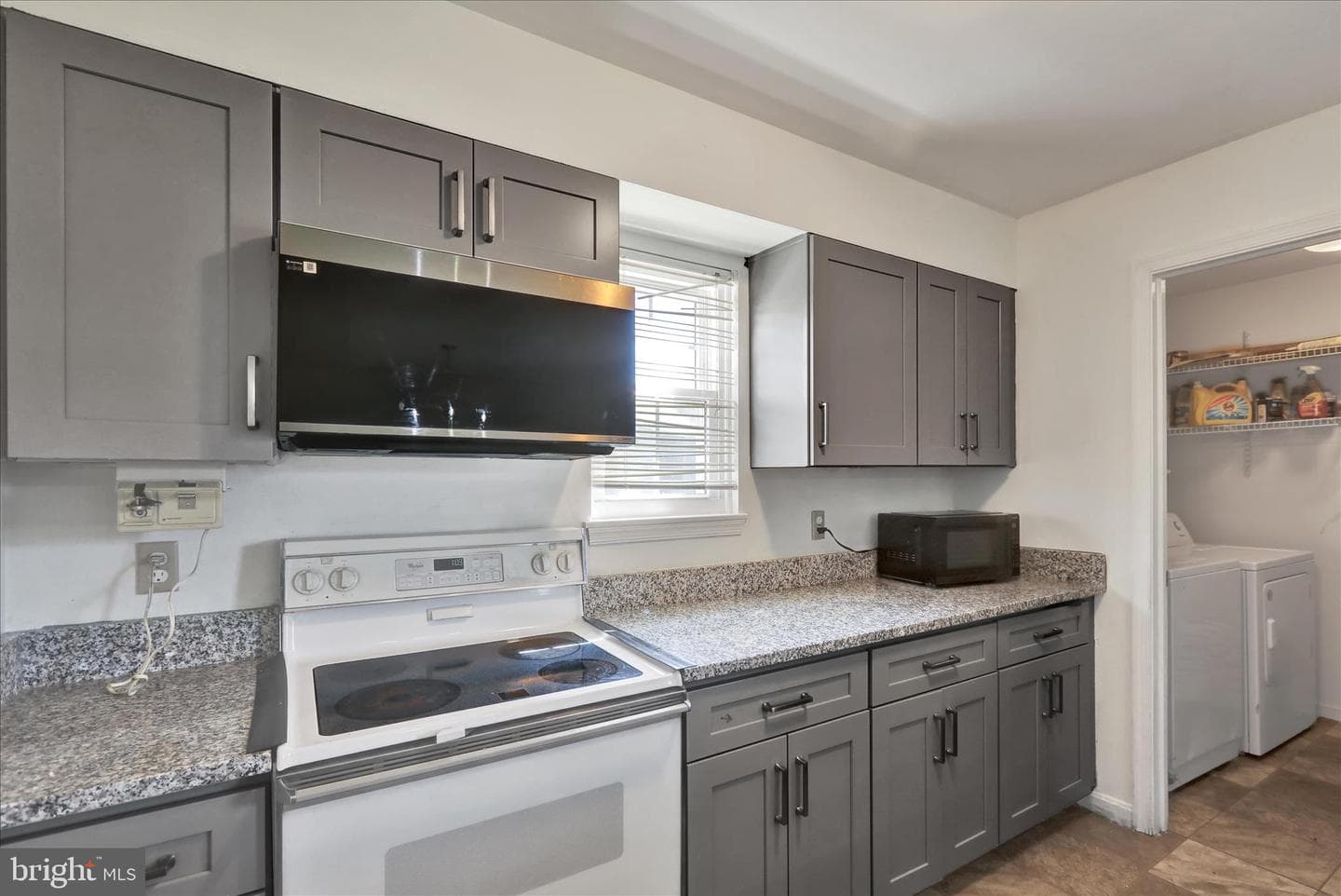 302 Peters Way photo 10