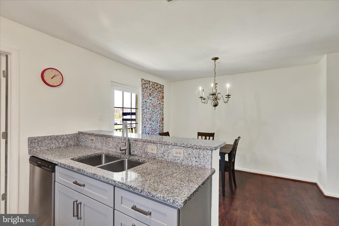 302 Peters Way photo 11