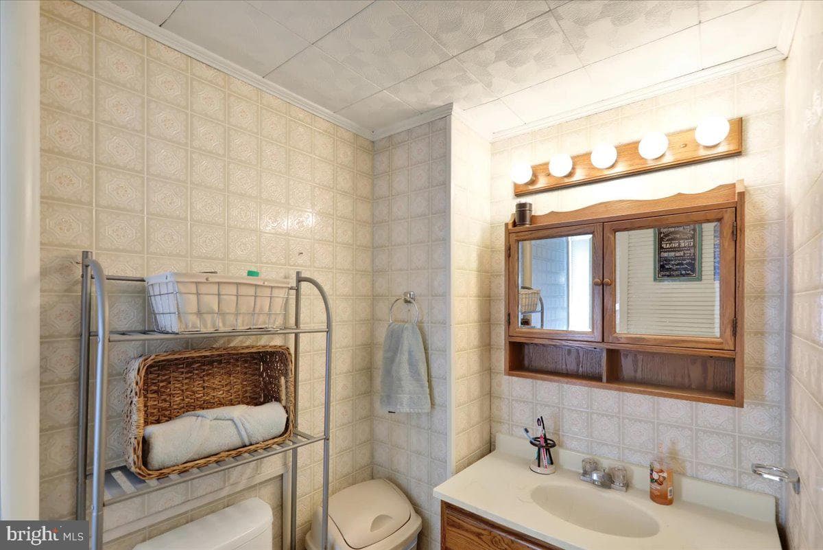 258 E Walnut Street photo 13