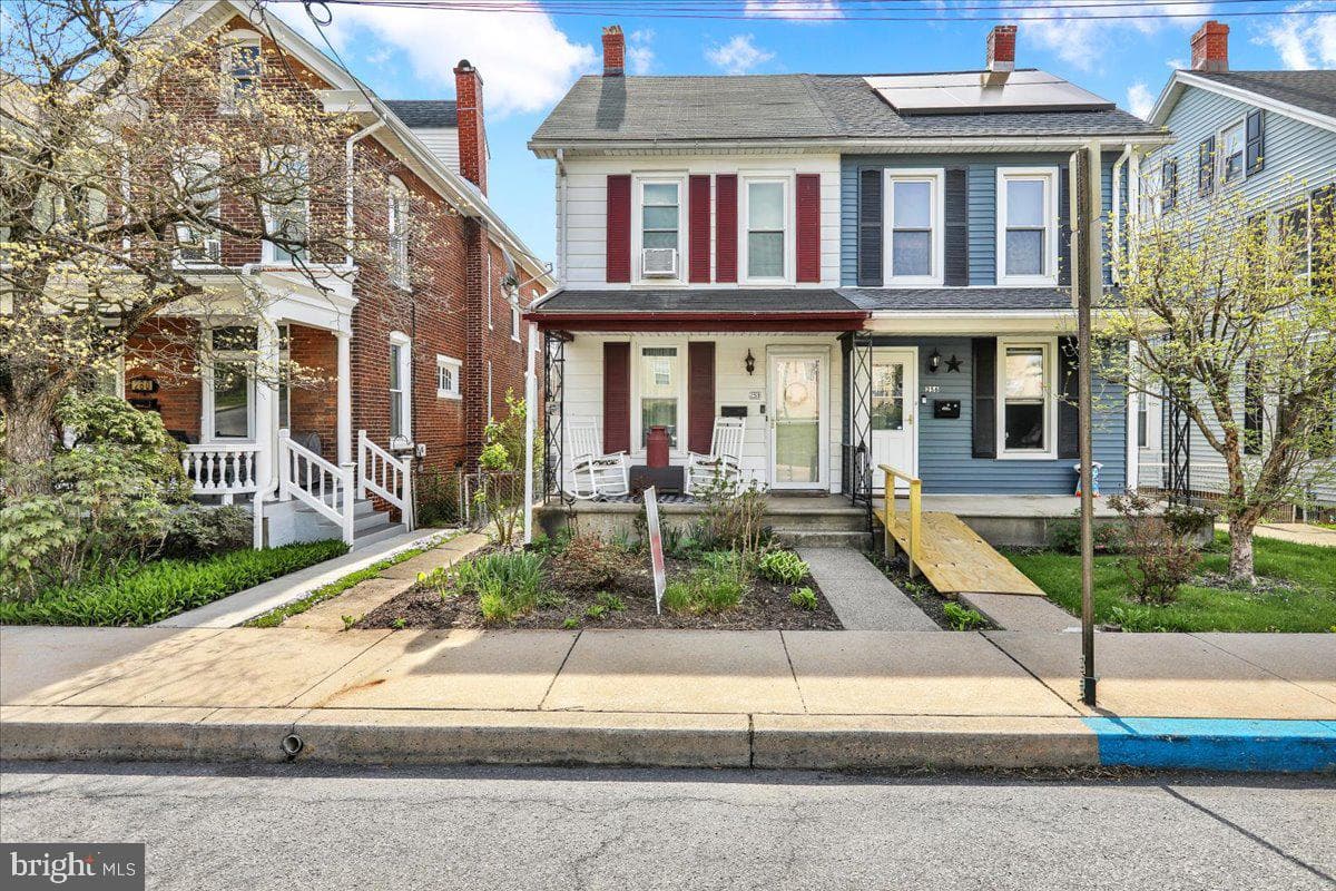 258 E Walnut Street photo 2