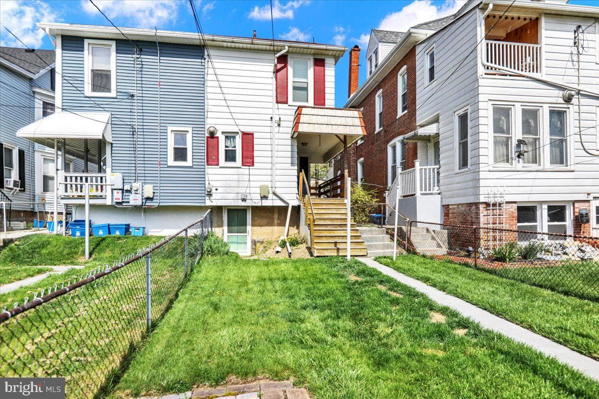 258 E Walnut Street photo 23