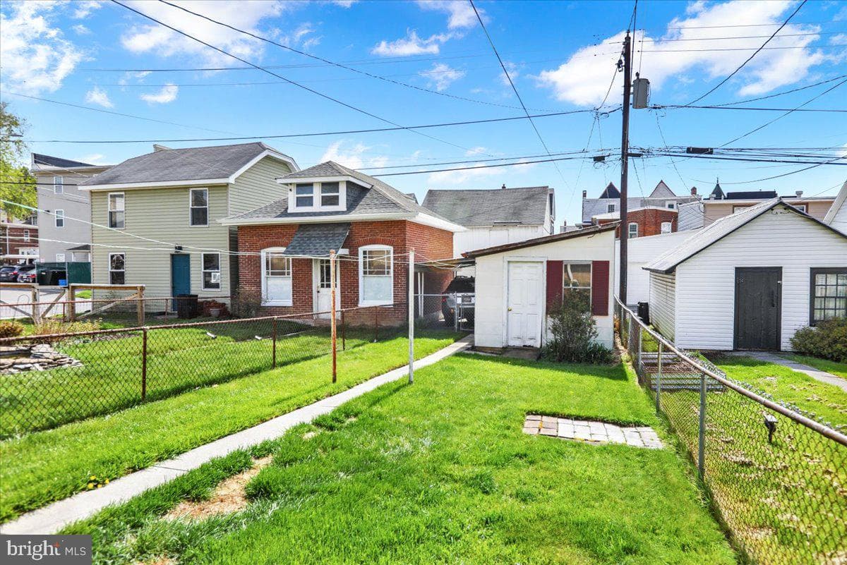 258 E Walnut Street photo 24