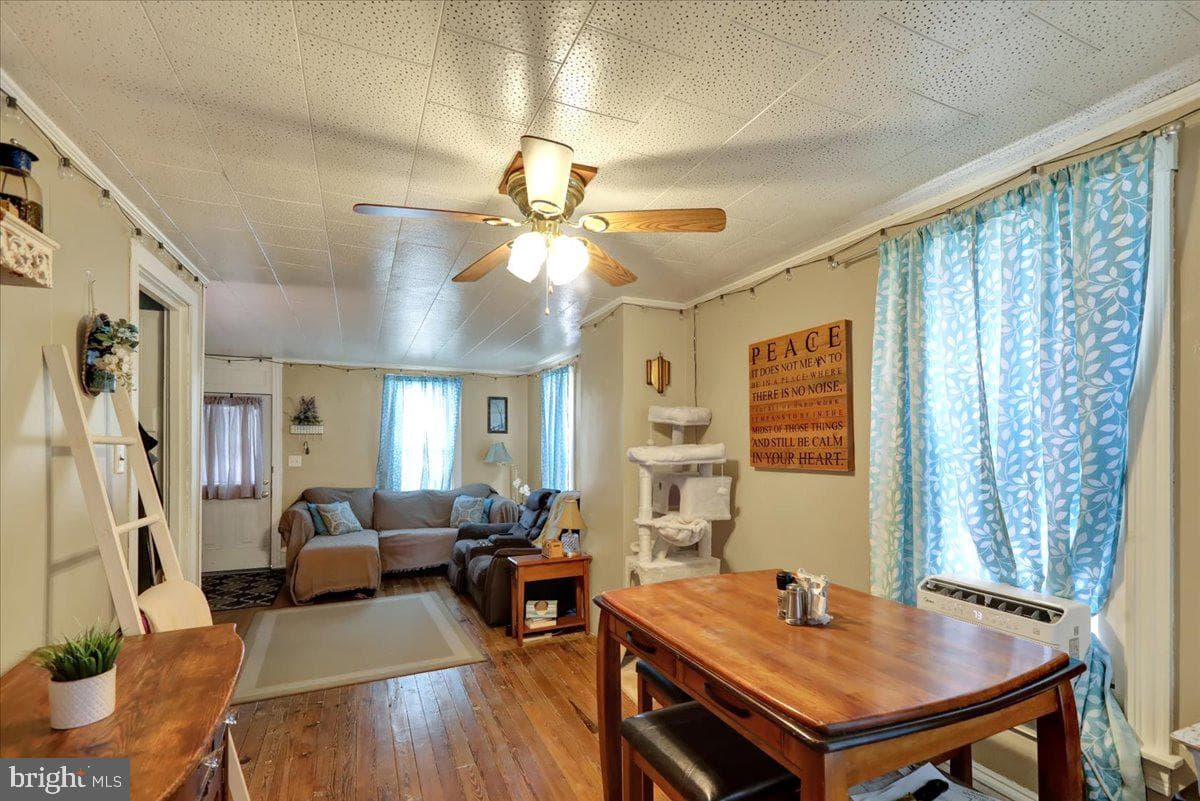 258 E Walnut Street photo 7