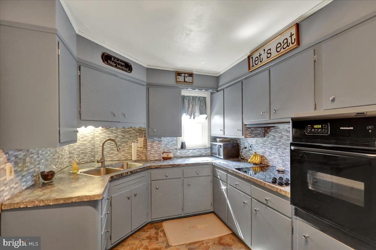 258 E Walnut Street photo 9