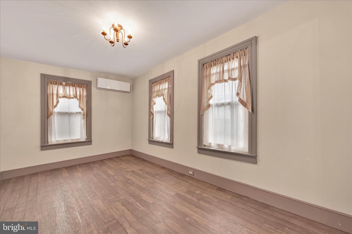 8491 Lancaster Avenue photo 18