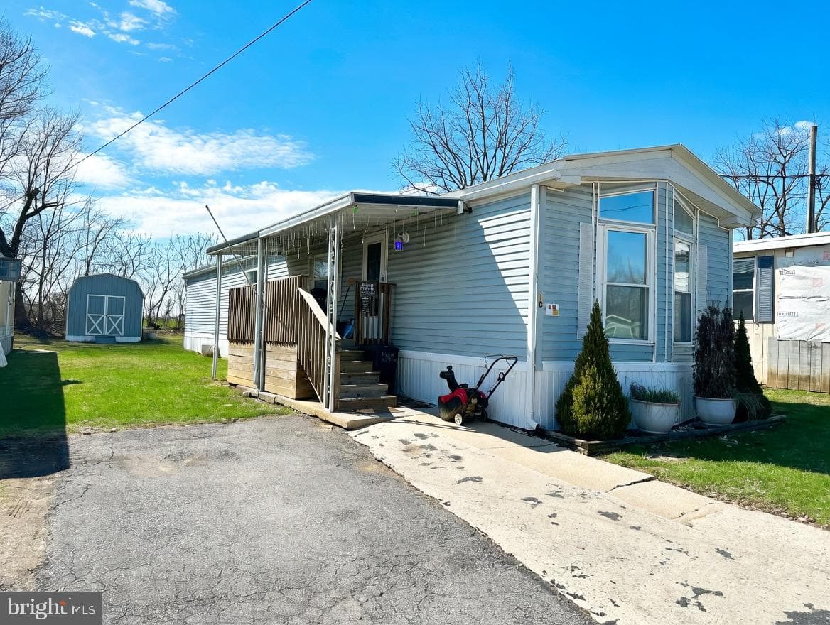 10 Roth Avenue
