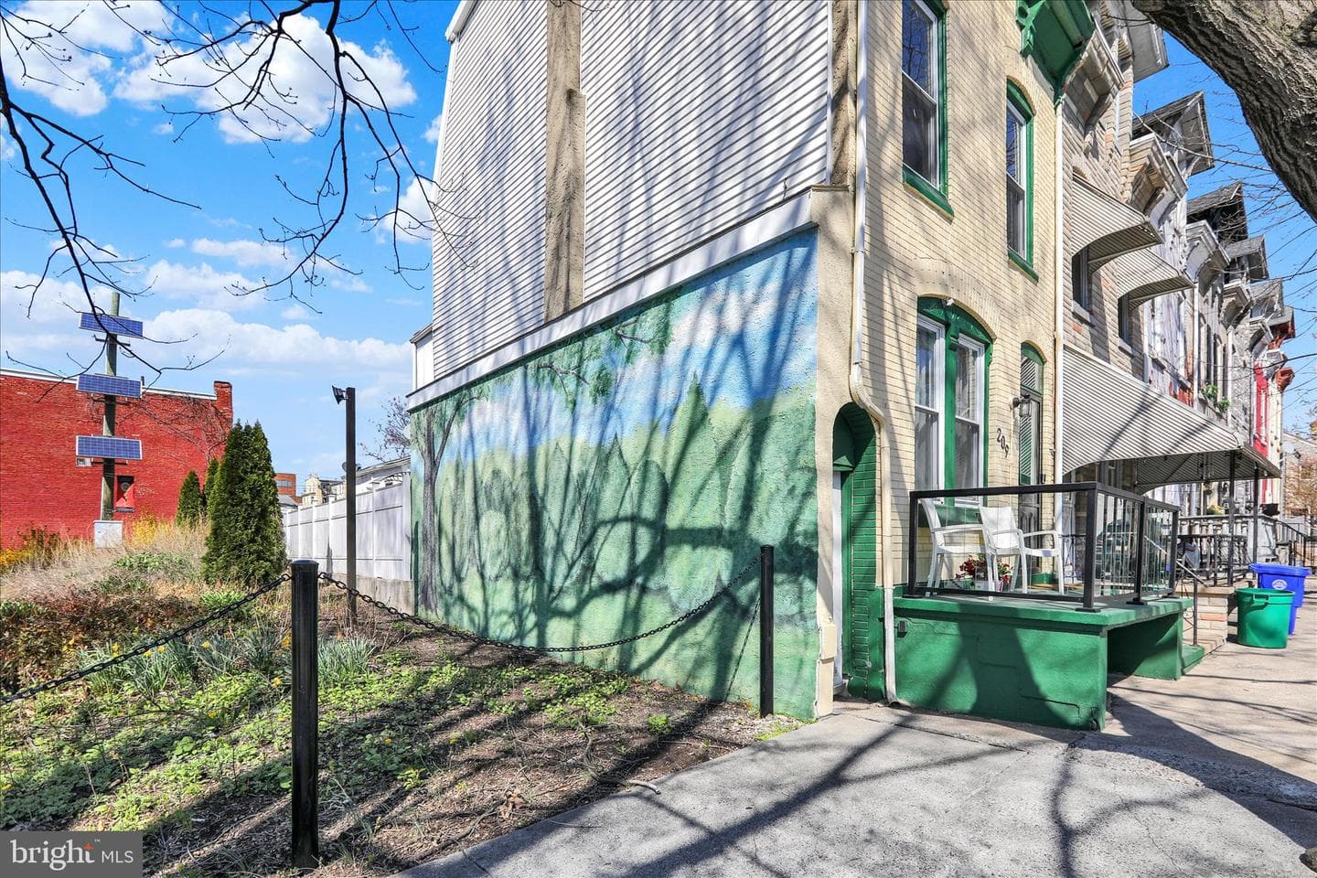 209 Franklin Street photo 5