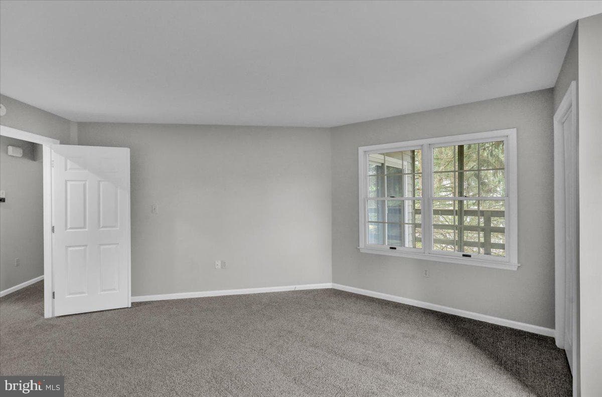 2028 Meadow Glen photo 18