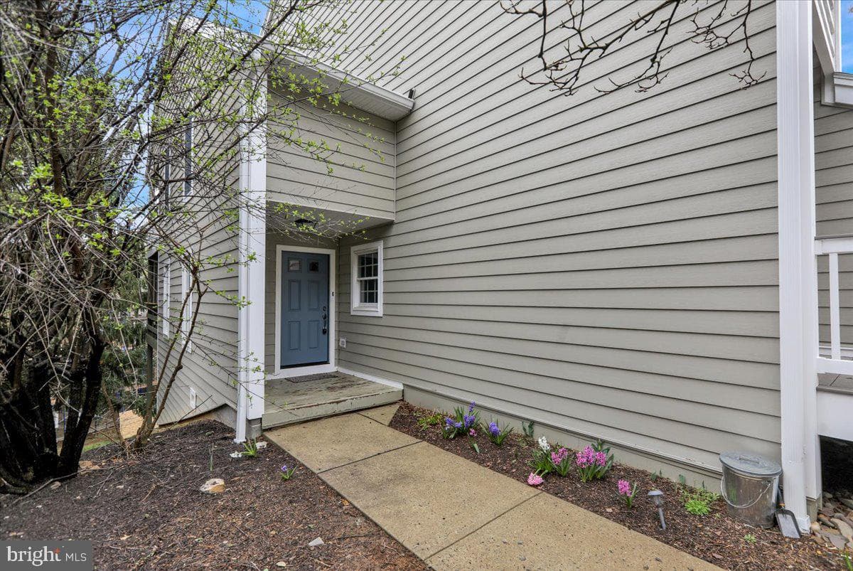 2028 Meadow Glen photo 2