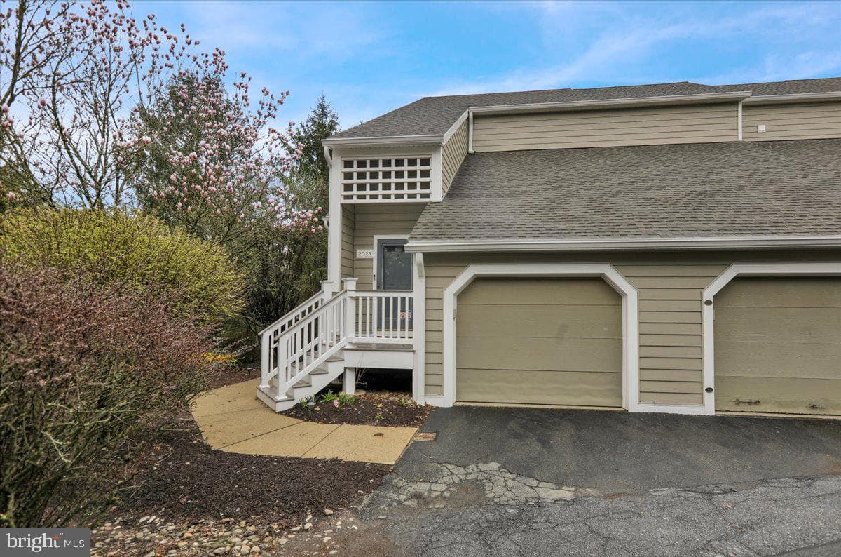 2028 Meadow Glen photo 4
