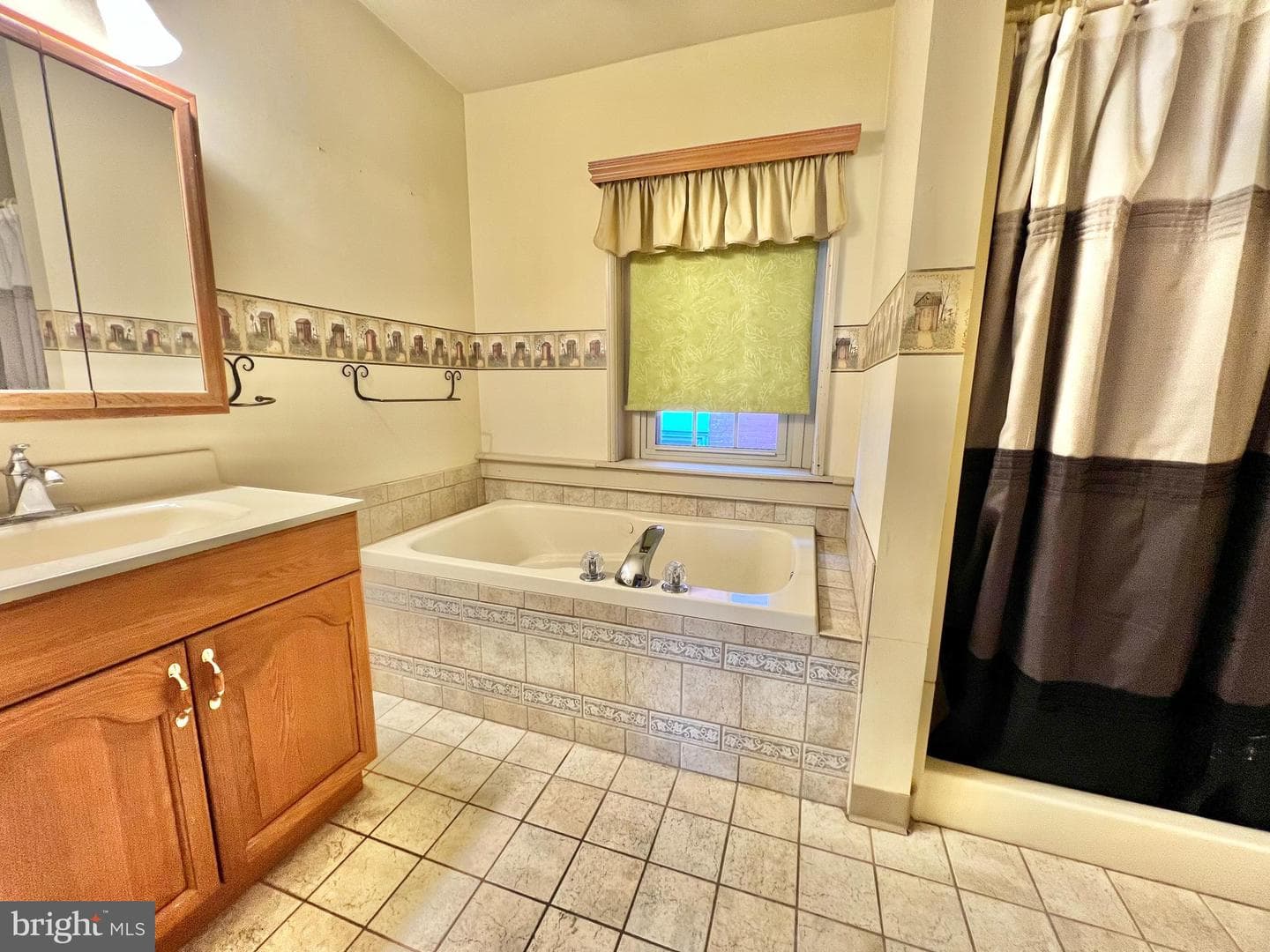 203 W Franklin Street photo 36